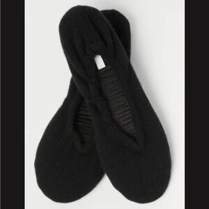 Skin Worldwide Cashmere Womens Black Ballet Style Slipper with Bag XS NEW
